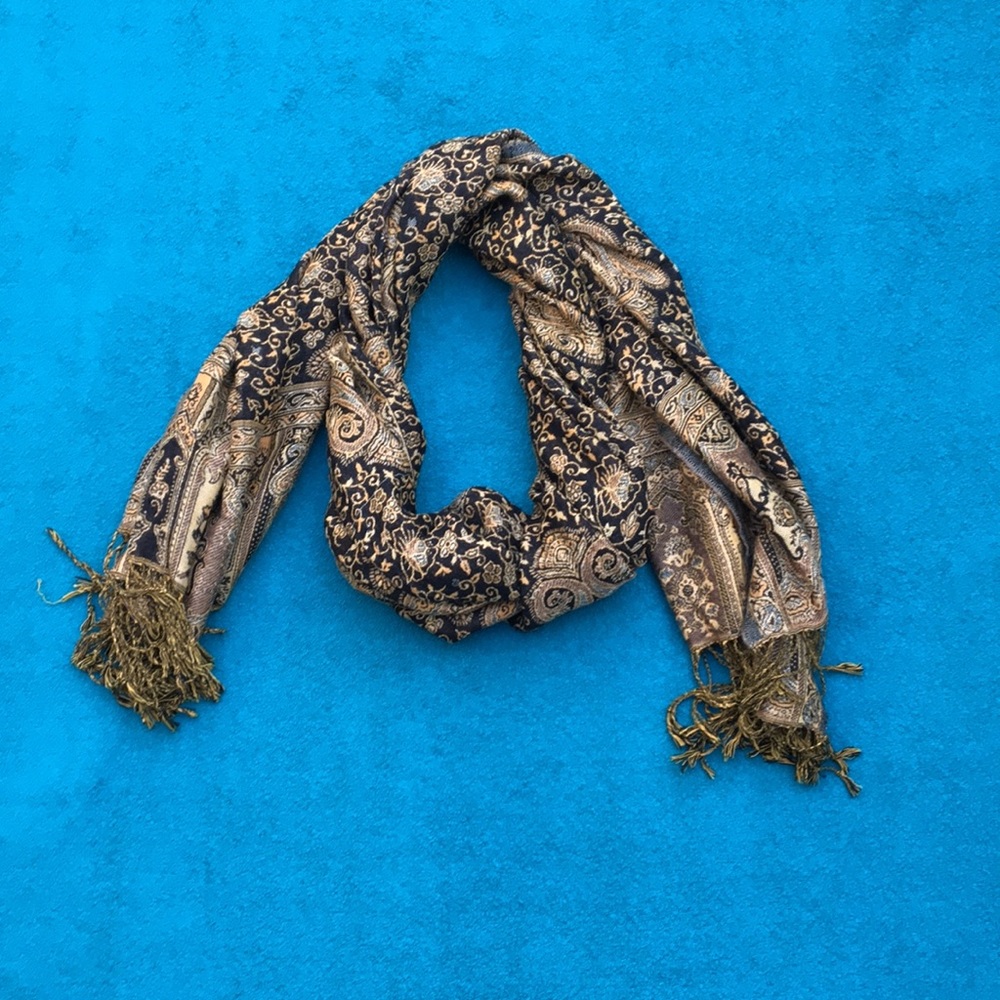 Bindya Scarf - Picture 6 of 7